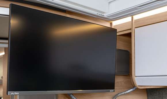 KNAUS Camper Van Interieur mit dem optionalen 21,5‟ SMART‐TV